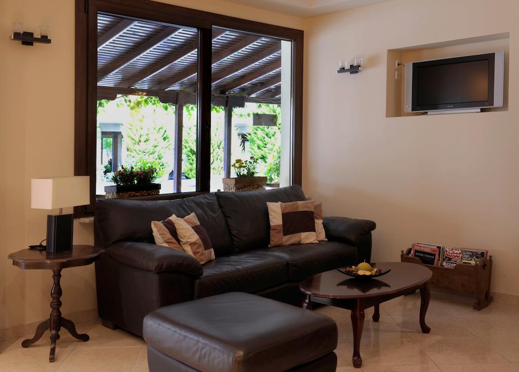 Nepheli Apartments And Studios Паралия-Катерини Экстерьер фото